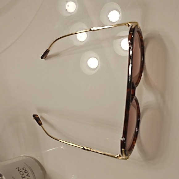 Sunglasses - Picture 4 of 7